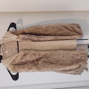 Faux fur sleeveless jacket